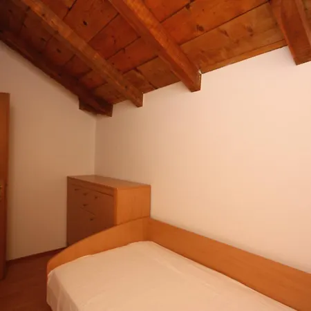 Jezera 5121b Apartment Tisno